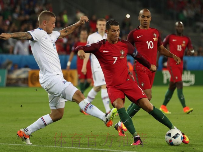 维尼修斯谈晃过门将破门:我经常看罗纳尔多的录像 维尼修斯谈晃过门将破门:我经常看罗纳尔多的录像